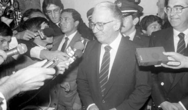 Así fue la vida de Belisario Betancur En su presidencia, Belisario Betancur afrontó también el desastre de Armero, en el norte de Bolívar, causado por el Volcán Arenas del Nevado de Ruiz.