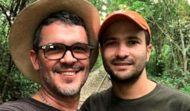 Guillermo Vives y su esposo José Maya