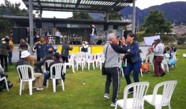 Fiesta de habitantes de calle en Bogotá