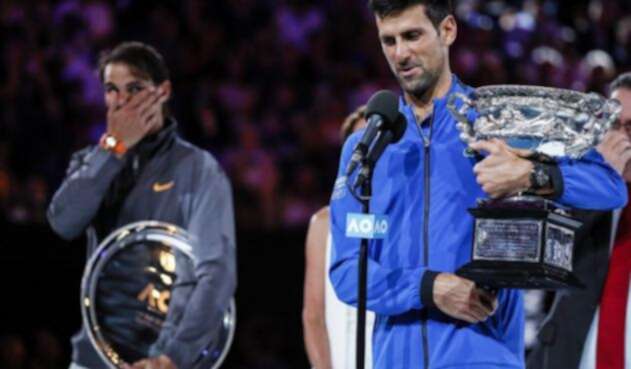 Djokovic y Nadal en la ceremonia de premiación del Abierto de Australia Djokovic y Nadal en la ceremonia de premiación del Abierto de Australia