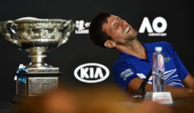 Novak Djokovic sonríe en rueda de prensa tras ganar el Abierto de Australia de 2019 Novak Djokovic sonríe en rueda de prensa tras ganar el Abierto de Australia de 2019