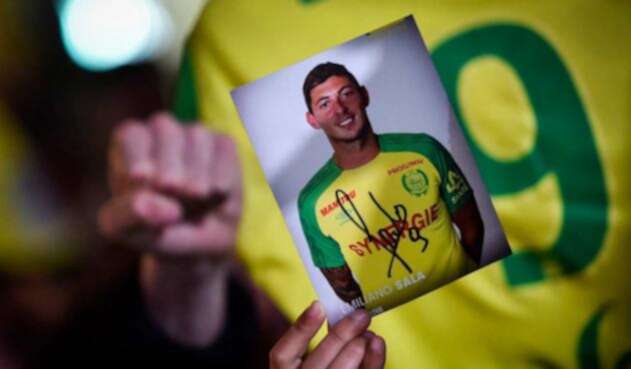 Sin embargo, la Policía considera escasas las posibilidades de hallar con vida el cuerpo de Emiliano Sala
