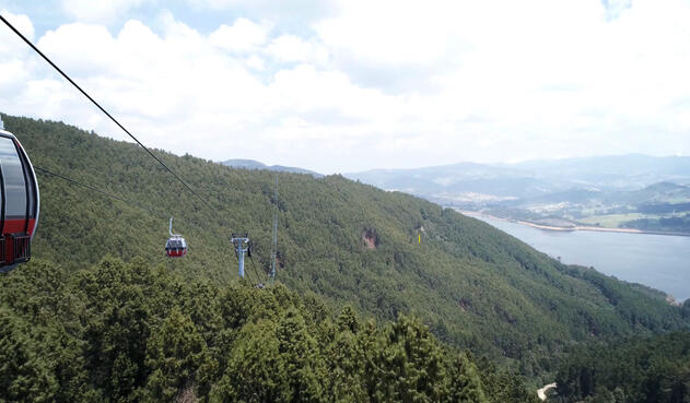 Parque y cable aéreo entre Bogotá y La Calera