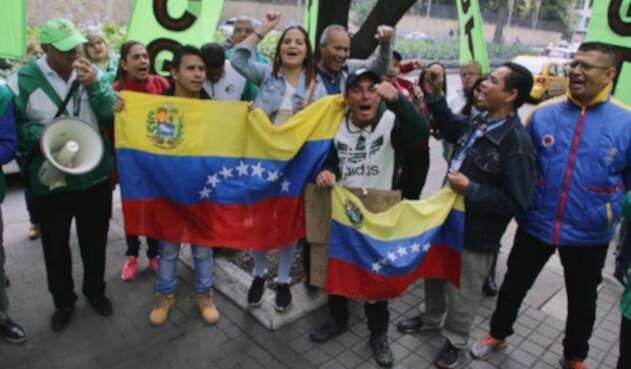 Plantón frente a Embajada de Venezuela Plantón frente a Embajada de Venezuela