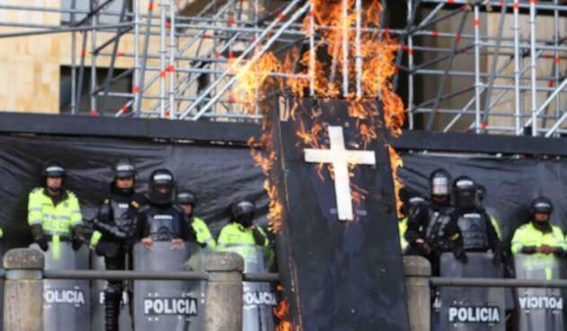 PROTESTAS ESTUDIANTES PARO POLICIA ESMAD