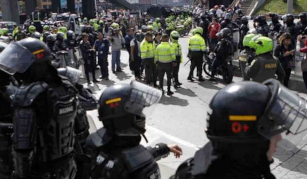 PROTESTAS PROHIBICION PARRILLERO HOMBRE ESMAD POLICIA