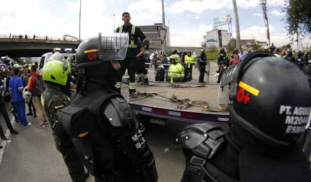 PROTESTAS PROHIBICION PARRILLERO HOMBRE ESMAD POLICIA