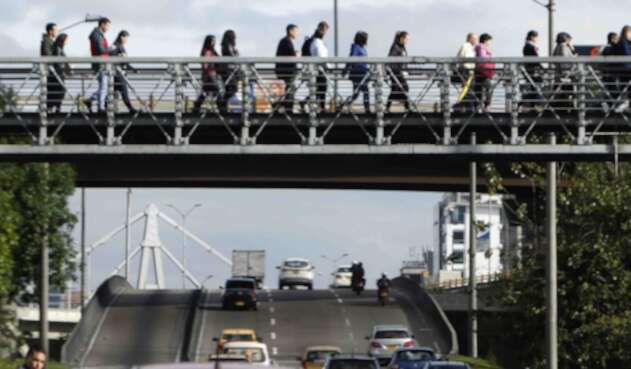PUENTES PEATONALES PEATONES ESTUDIANTES