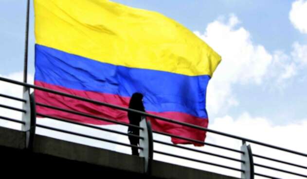 PUENTES PEATONALES PEATONES ESTUDIANTES