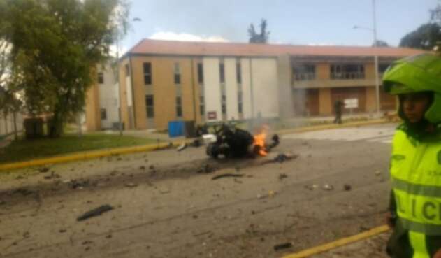 CARRO BOMBA EN LA ESCUELA GENERAL SANTANDER