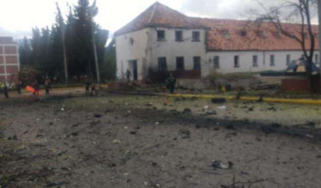 Un carro bomba explotó en Escuela general Santander de la Policía.