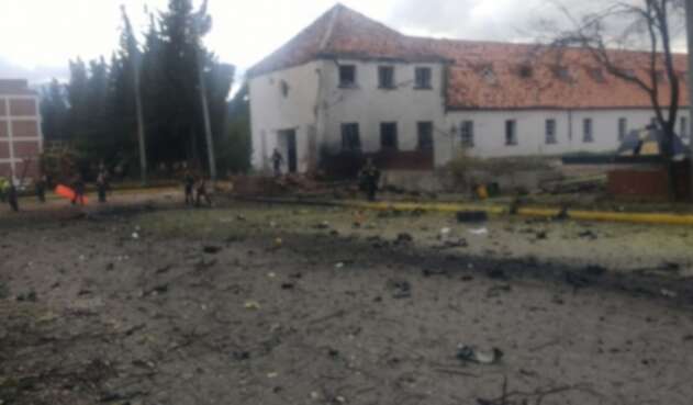 Un carro bomba explotó en Escuela general Santander de la Policía.