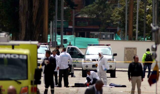 Carro Bomba en Escuela General Santanderv Carro Bomba en Escuela General Santander