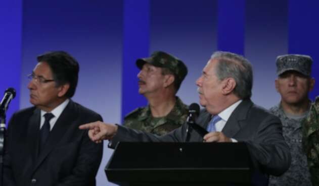 Guillermo Botero, ministro de Defensa, en una rueda de prensa
