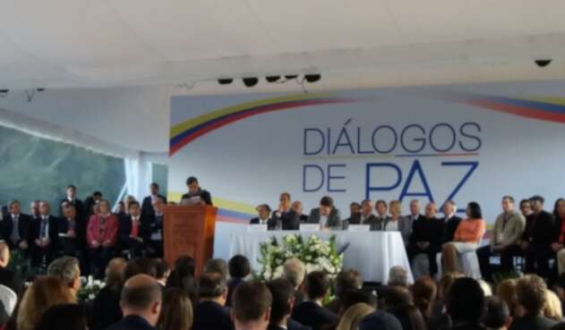 Pablo Beltrán, líder del ELN, en la entonces instalación de la mesa de paz en Ecuador