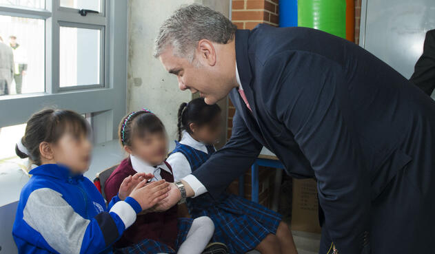 El presidente Iván Duque visitó la Institución Educativa Las Américas, en Bogotá. El presidente Iván Duque visitó la Institución Educativa Las Américas, en Bogotá.