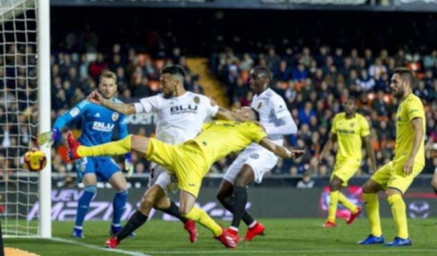 Partido entre Valencia y Sevilla por la Liga española Partido entre Valencia y Sevilla por la Liga española