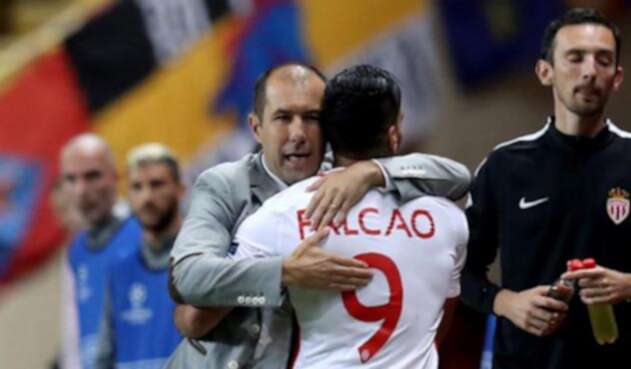 Leonardo Jardim celebrando junto a su capitán Leonardo Jardim celebrando junto a su capitán