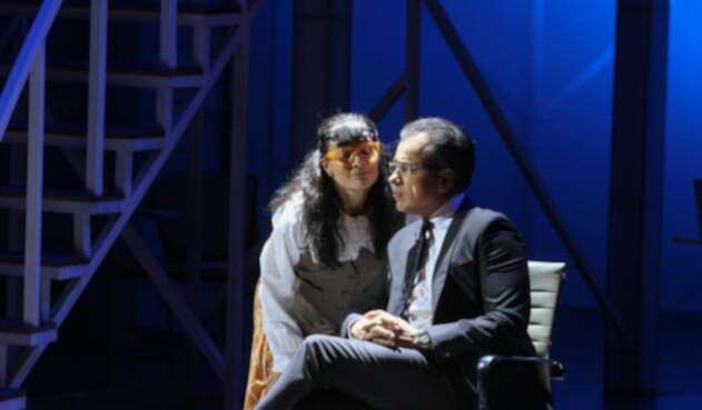 Ana María Orozco y Jorge Enrique Abello durante la obra de teatro "Betty la Fea", en el Teatro de Bellas artes de Bogotá, el 7 de abril de 2017