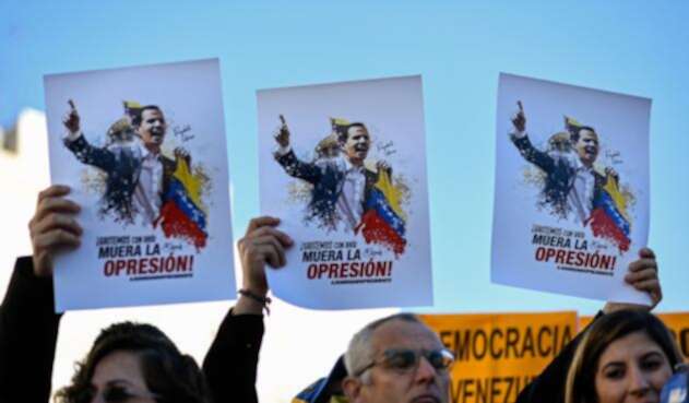Venezolanos residentes en Madrid (España), respaldando a Juan Guaidó