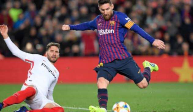 Lionel Messi se come gol contra el Sevilla