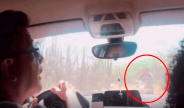 Los sujetos que abordaron al periodista Mauricio Gracia, su esposa Mónica Méndez y su hija Valentina