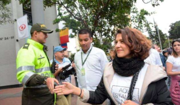 Nancy Patricia Gutiérrez, ministra del Interior, en la marcha que tuvo lugar en Bogotá tras el atentado en la Escuela General Santander Nancy Patricia Gutiérrez, ministra del Interior, en la marcha que tuvo lugar en Bogotá tras el atentado en la Escuela General Santander