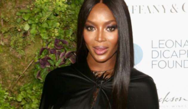 Naomi Campbell sorprende en desfile de Valentino