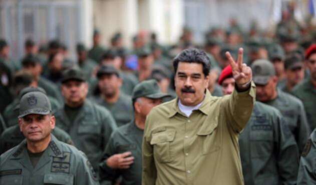 Nicolás Maduro y militares venezolanos