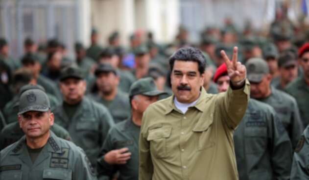 Nicolás Maduro y militares venezolanos