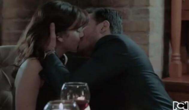 Los fans de la producción vieron una escena cargada de erotismo, pasión y amor entre los protagonistas.