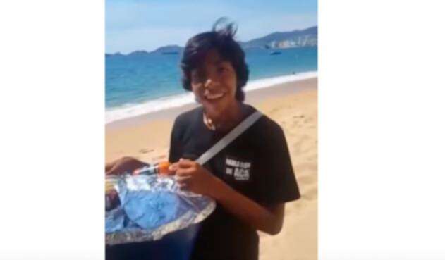 Francisco Orihuela, conocido como Paco, el famoso vendedor de empanadas en Acapulco (México)