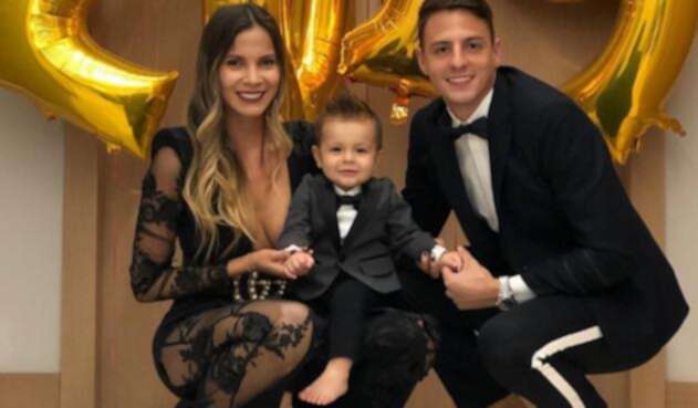 Santiago Arias y su esposa despidiendo el año 2018 Santiago Arias y su esposa despidiendo el año 2018