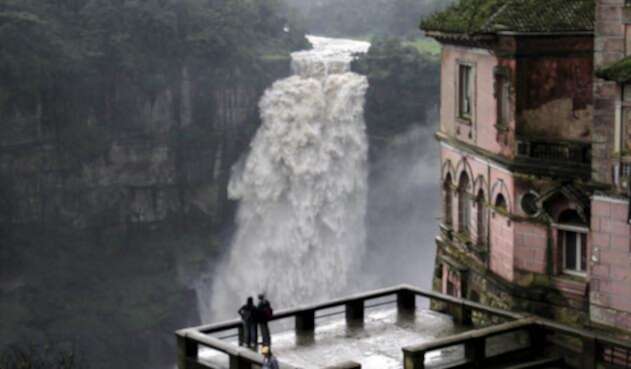 El uso del recurso hídrico de generación eléctrica ha dejado seca la cascada.