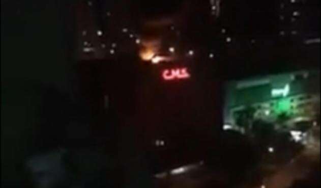 Globo ocasionó un incendio en el centro comercial El Tesoro de Medellín.