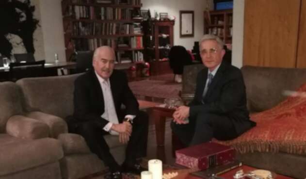 Uribe y Pastrana, de nuevo contra Santos