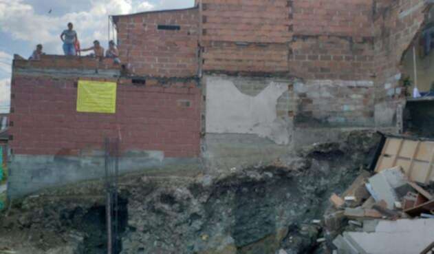 Colapso de viviendas en el barrio Doce de Octubre.