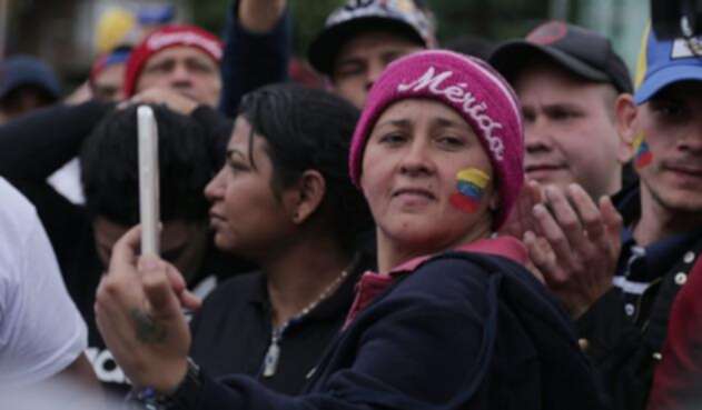 Concentración de venezolanos en el Carulla de la Calle 85 Concentración de venezolanos en el Carulla de la Calle 85