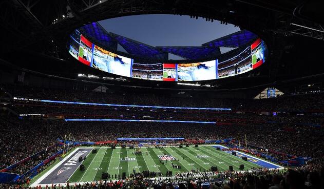 El Mercedes Benz Stadium al inicio del Super Bowl 2019