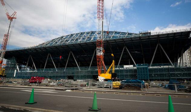 Esta imagen muestra una vista del Centro de Gimnasia Ariake en construcción, sede de la gimnasia en los Juegos Olímpicos de Tokio 2020