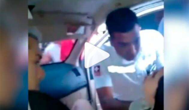 Ana del Castillo atendida por un equipo médico tras el siniestro en Valledupar