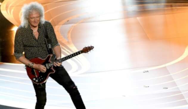 Brian May en el tributo a Queen en los Óscar