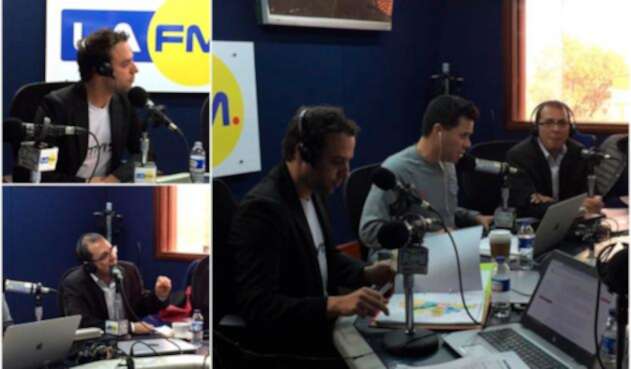 Luis Ernesto Gómez y Jorge Rojas. A la derecha con la mesa de trabajo de LA FM