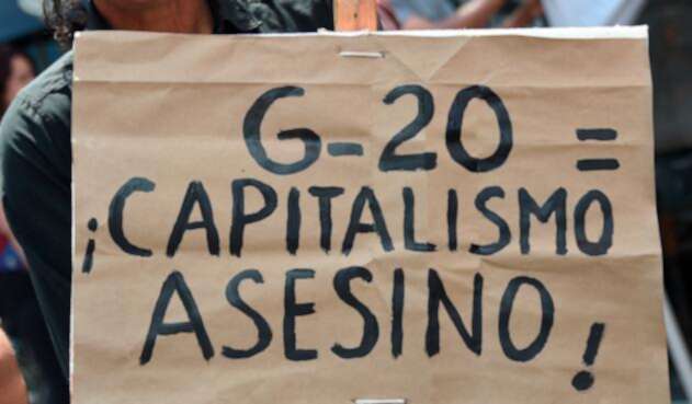 Un ciudadano protestando contra el G20 en Buenos Aires (Argentina), el 30 de noviembre de 2018 Un ciudadano protestando contra el G20 en Buenos Aires (Argentina), el 30 de noviembre de 2018