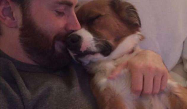 El actor celebró el día de amor por las mascotas con un video del día en que conoció a su perro Dodger.