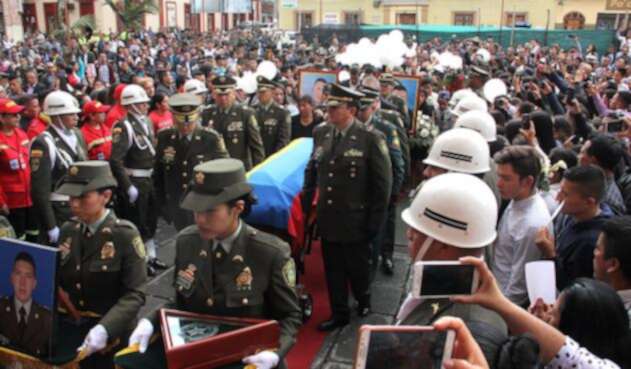 Una multitud dio el último adiós al cadete Cristian Fabián Gonzales Portilla, de 20 años de edad, víctima del atentado a la Escuela General Santander, en Bogotá, el 26 de enero de 2019 en Pasto