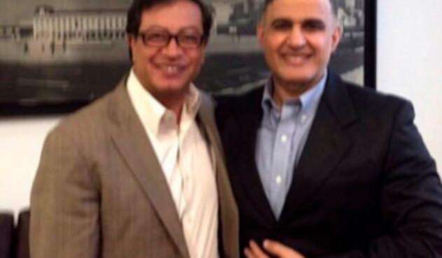 El senador Gustavo Petro con Tarek William Saab, fiscal del régimen de Nicolás Maduro