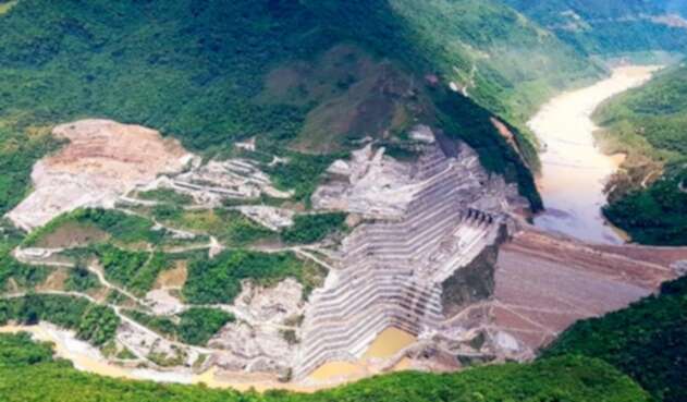 El proyecto Hidroituango en medio del río Cauca, en Antioquia