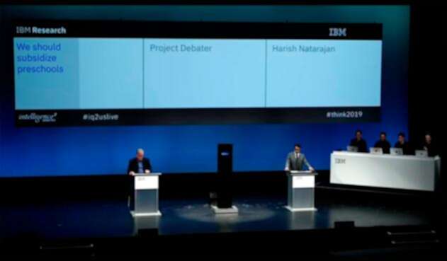 Harish Natarajan debatiendo con el Project Debater de IBM