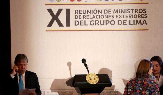 El opositor Juan Guaidó y sus aliados, con Estados Unidos a la cabeza, definen este lunes en Bogotá las próximas acciones para forzar la salida de Nicolás Maduro del poder.